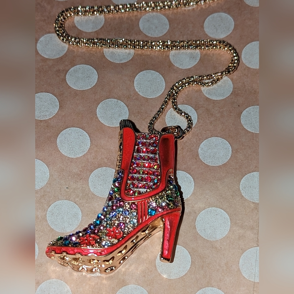BEAUTIFUL BARBIE PINK HEEL BOOTIE NECKLACE